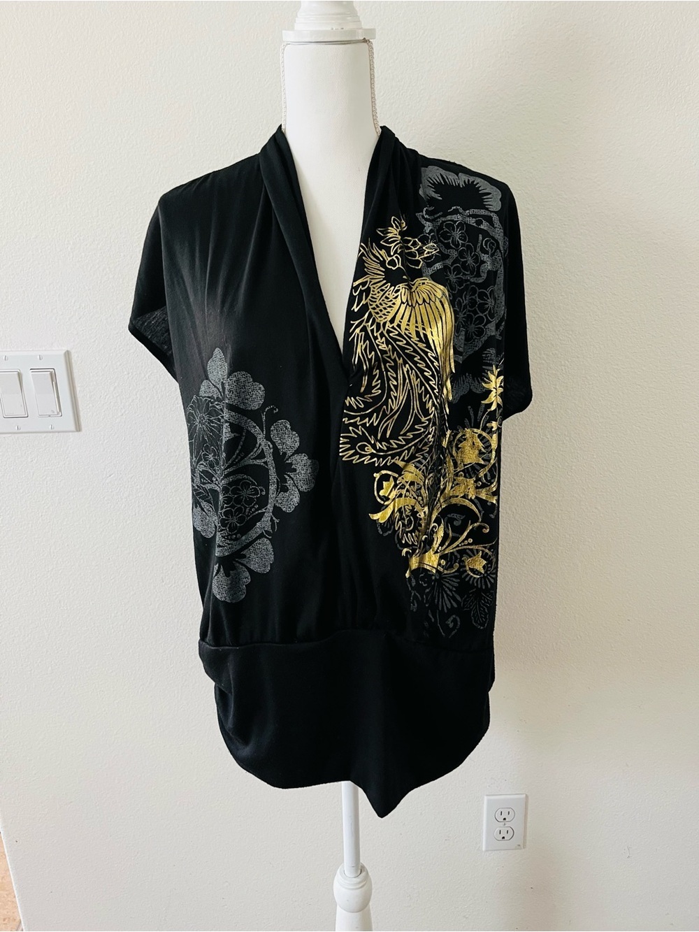 Black Short-Sleeve Draped V-Neck Top with Gold & Gray Print
